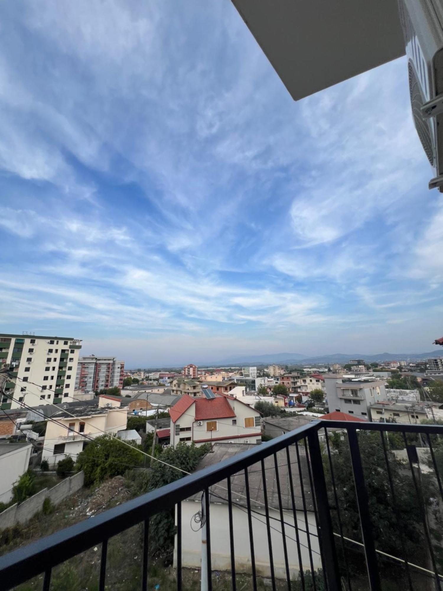Hilltop Apartament Fier