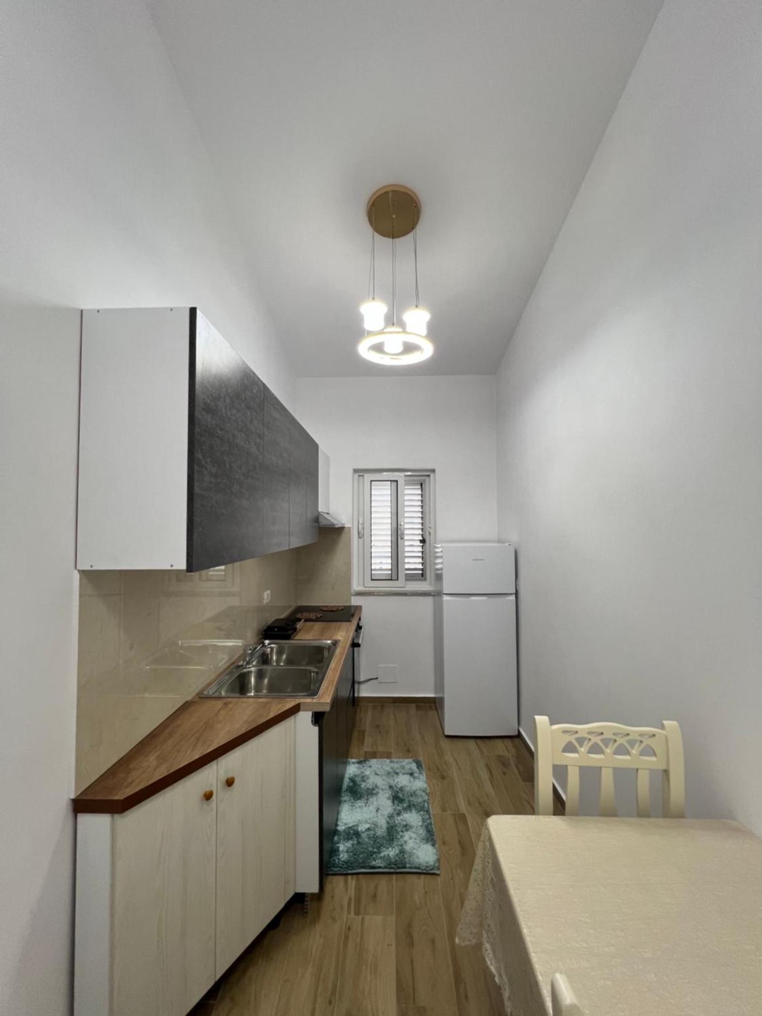Hilltop Apartament Fier