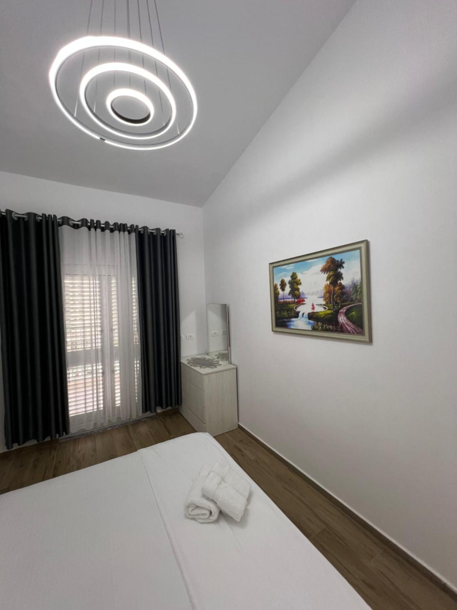 Hilltop Apartament *