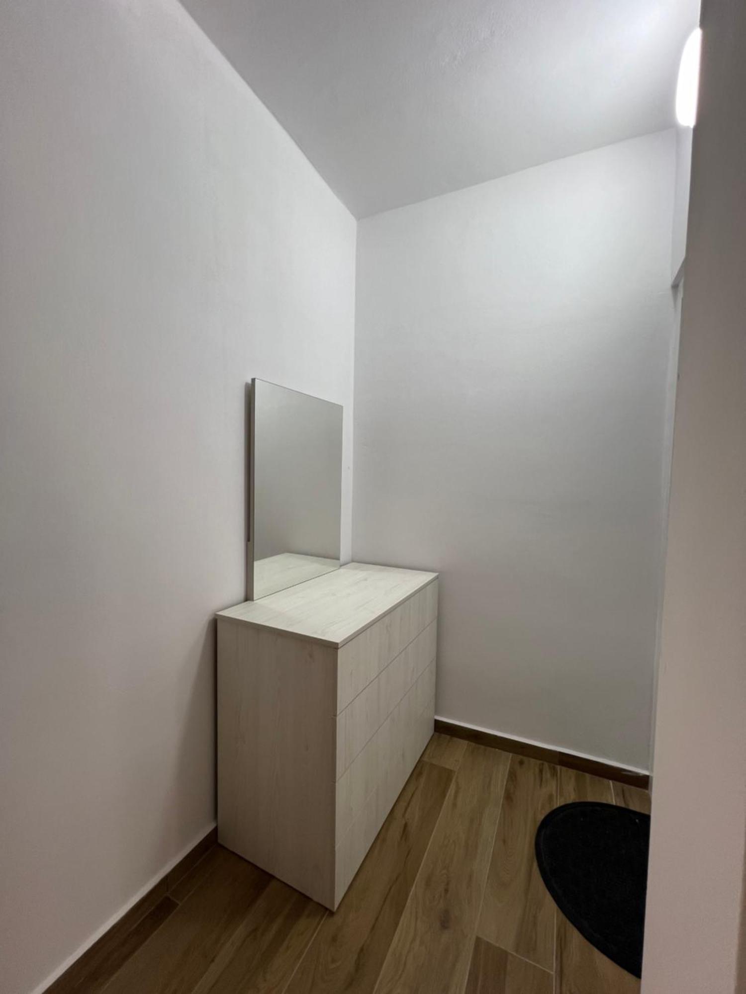 Hilltop Apartament *