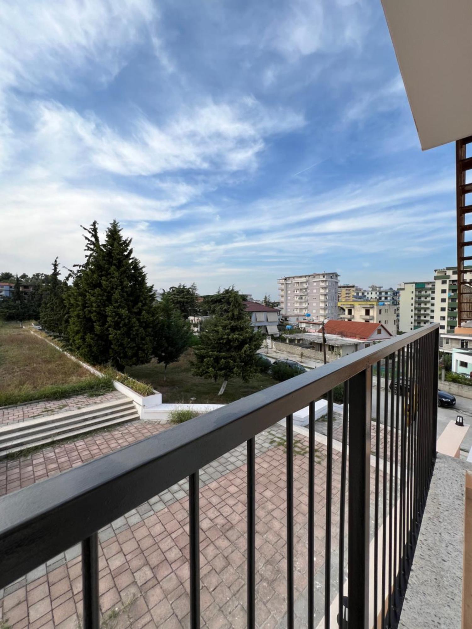 Hilltop Apartament Fier